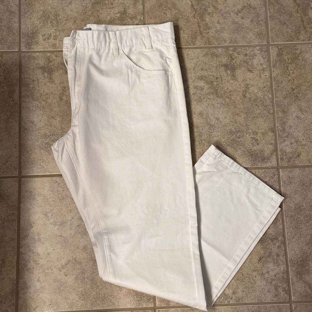 ⭐️NWT Axist Tech Chino Slim Fit Pant⭐️